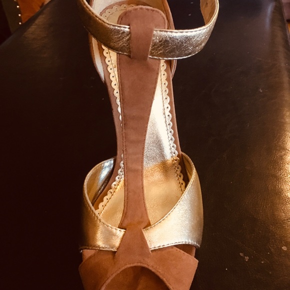 Betsey Johnson - Picture 4 of 6